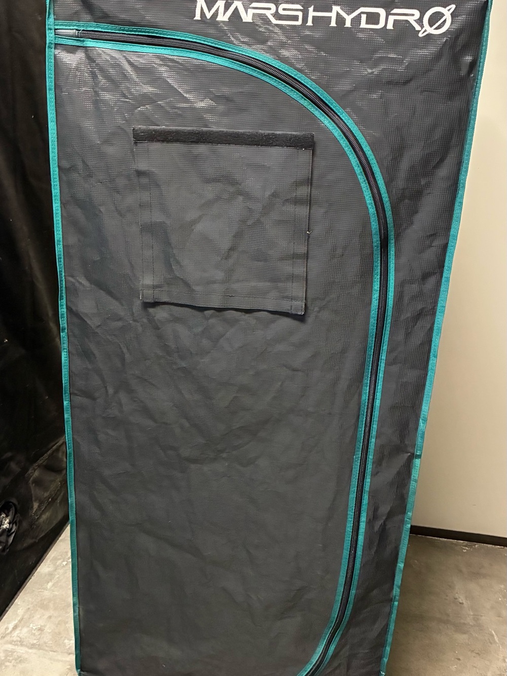 Hydroponic Indoor Garden Grow Tent - Mars Hydro 70x70x160cm ((Reflective Mylar) - Picture 9 of 14